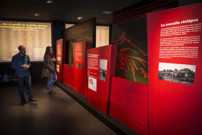 Visitando la exposición del centro