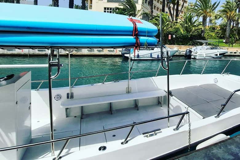 Bateau prêt à lever l'ancre depuis Jávea