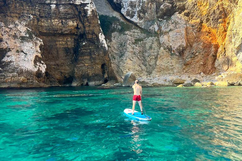 Remando en las aguas de Jávea