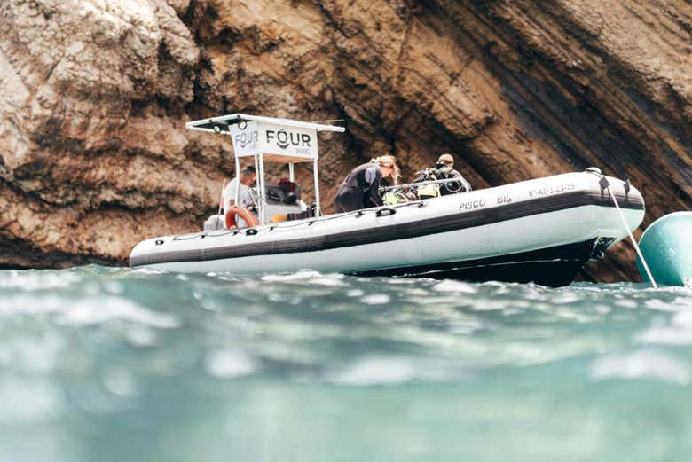 Navegando hasta los puntos de buceo