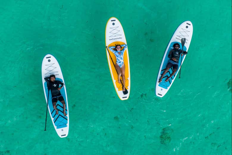 Moment de détente sur les planches de paddle