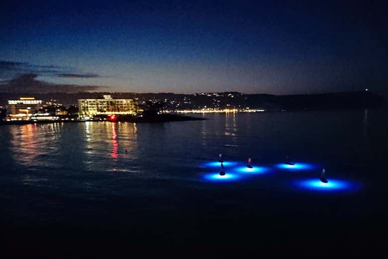 Pratique de paddle de nuit