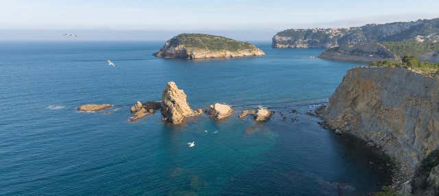 Tour por los cabos de Jávea e isla de Portichol en catamarán