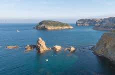 Tour por los cabos de Jávea e isla de Portichol en catamarán