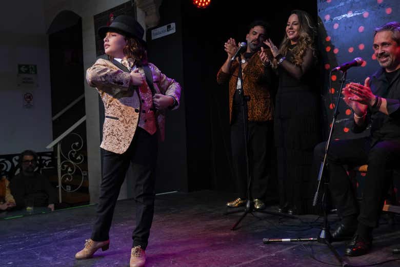 Uno de los artistas de La Guarida del Ángel