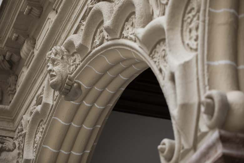 Dettagli architettonici del palazzo