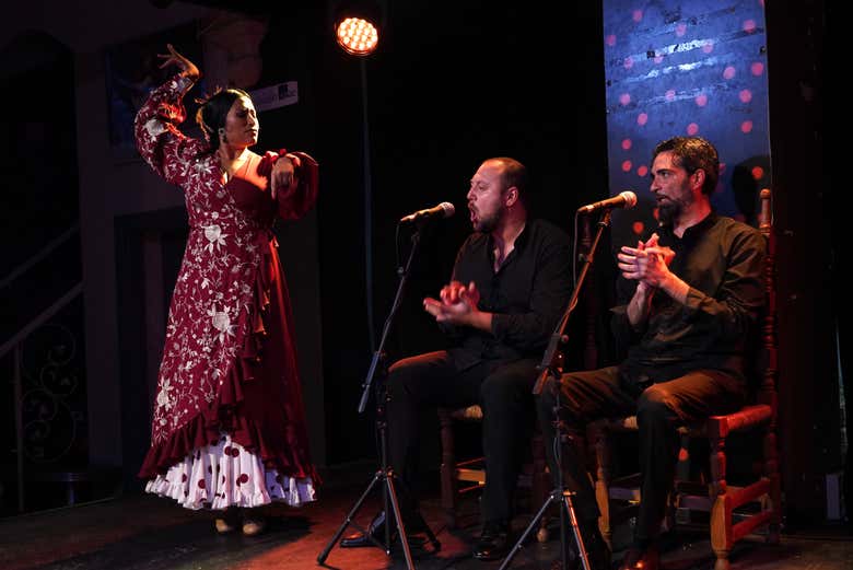 Disfrutando del tablao flamenco La Guarida del Ángel, en Jerez