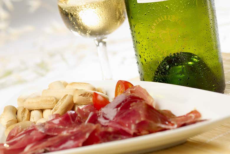 Profitez des tapas dans la cave Tío Pepe