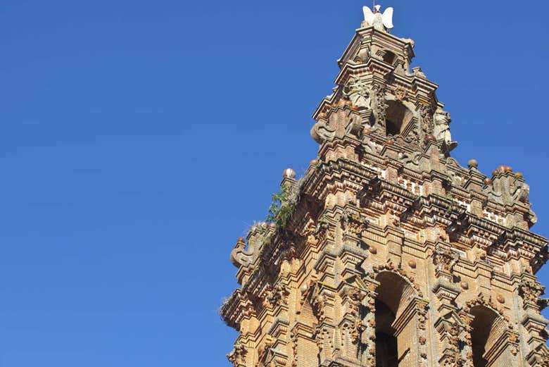 Torre da igreja de San Miguel Arcángel