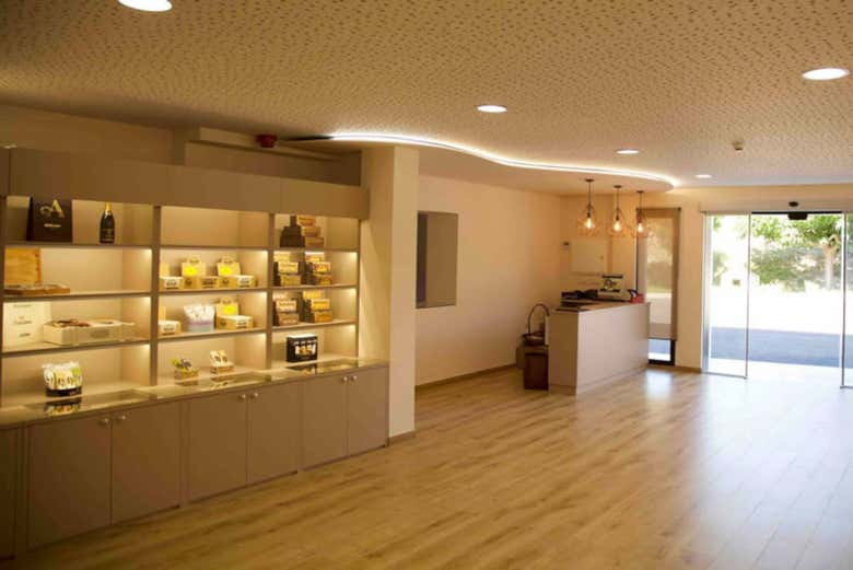 Il negozio di torroni all'interno della fabbrica
