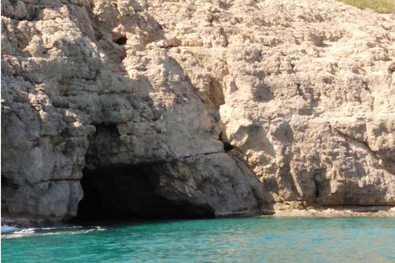 The entrance to Sea Lion Cave