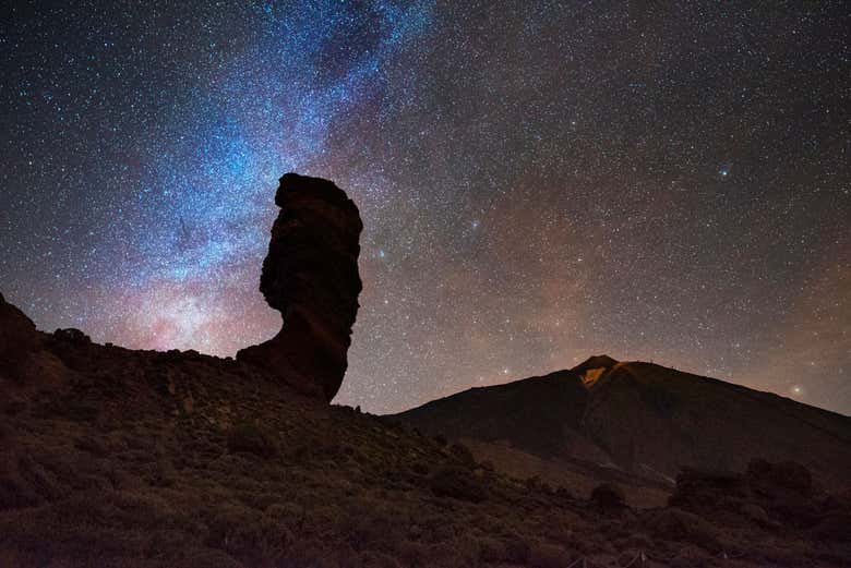 Roque Cinchado no meio da noite estrelada