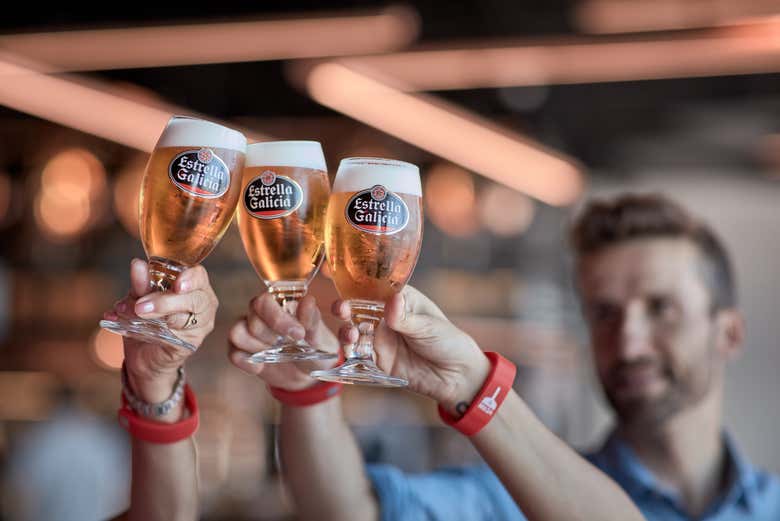 Brindando con Estrella Galicia