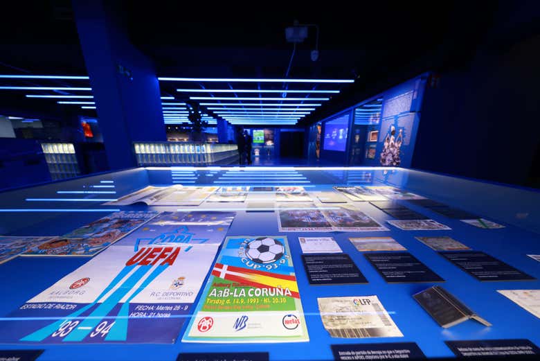 Carteles expuestos en el museo del Dépor