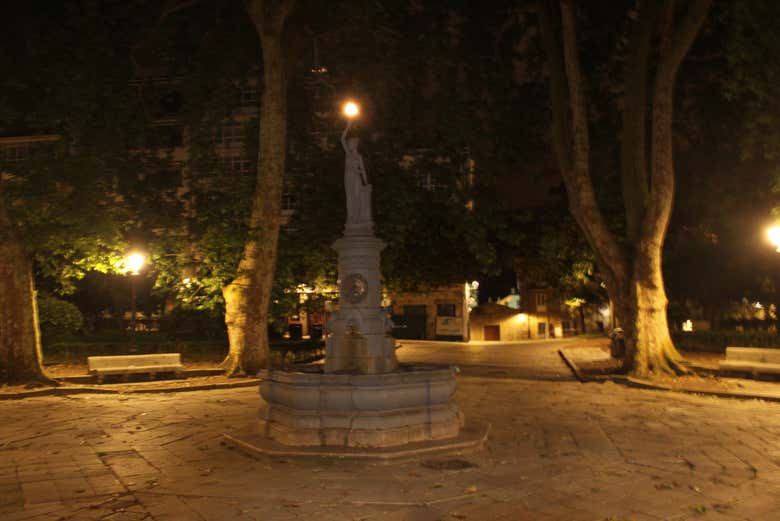 Fontaine sur la place d'Azcárraga