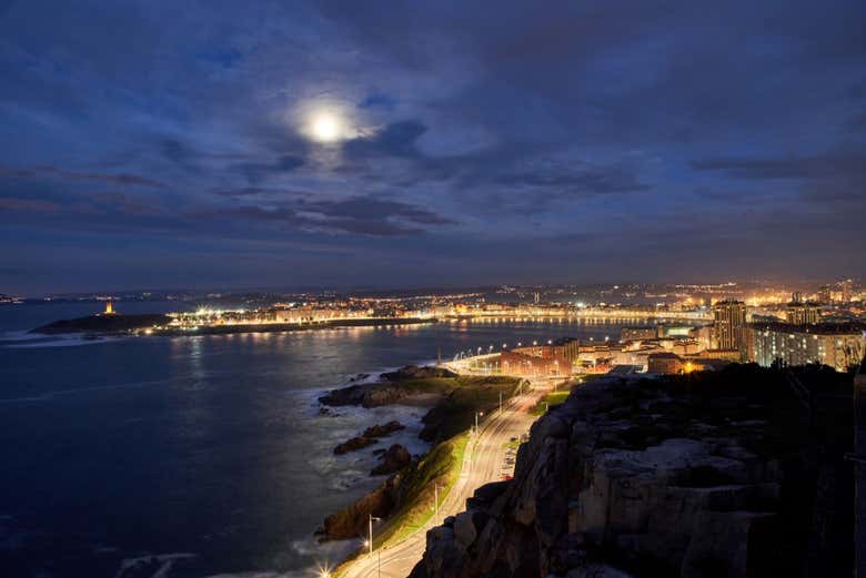 Vue panoramique sur La Corogne de nuit