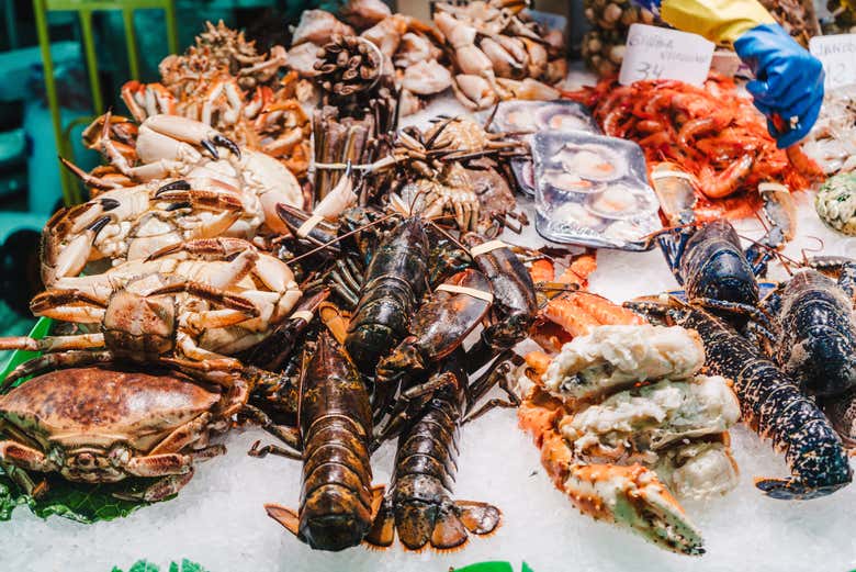 Puesto de marisco en el Mercado de Abastos
