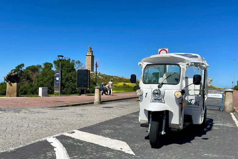 Faites une halte à côté de la Tour d'Hercule