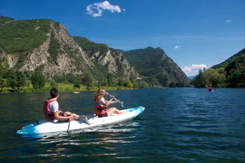 Remando por el lago de la Torrassa