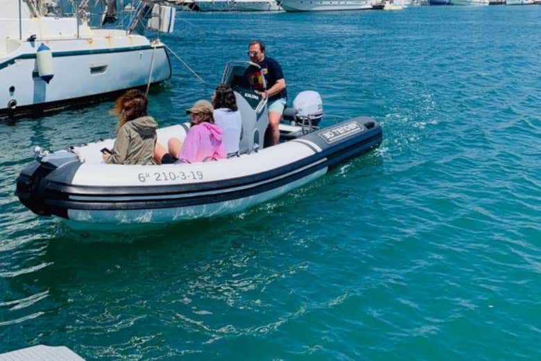 Naviguez sur bateau semi-rigide