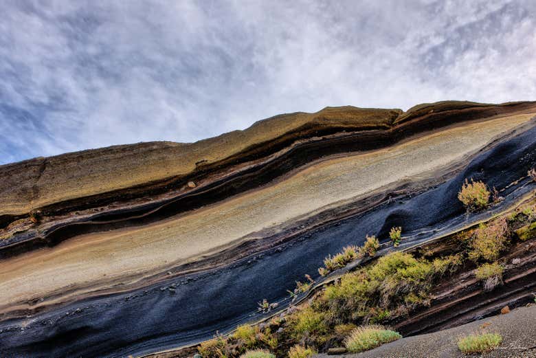 Estratos volcánicos en el Parque Nacional del Teide