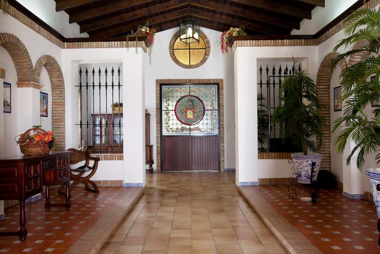 Disfrutando de la visita por las bodegas Rubio
