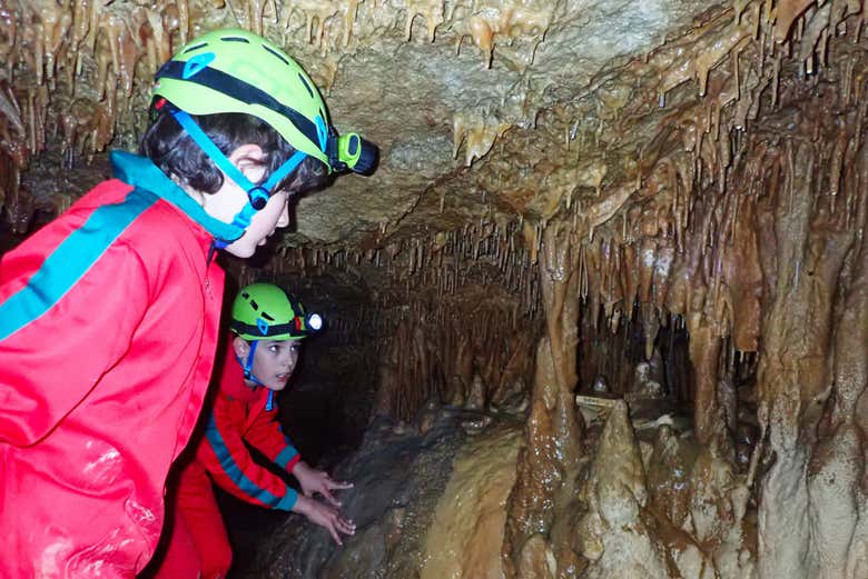 Cueva cárstica del Pirineo aragonés