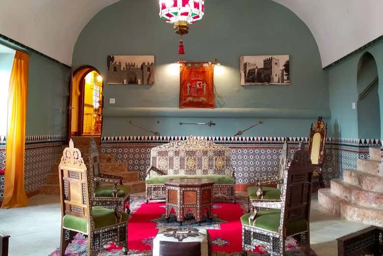 Disfrutando de la visita guiada por el castillo de Láchar 