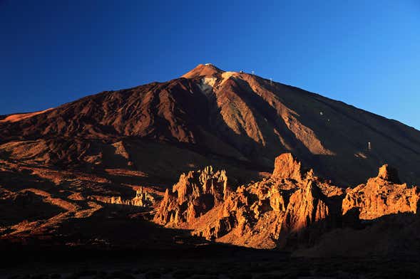 Teleférico do Teide ao entardecer com trilha