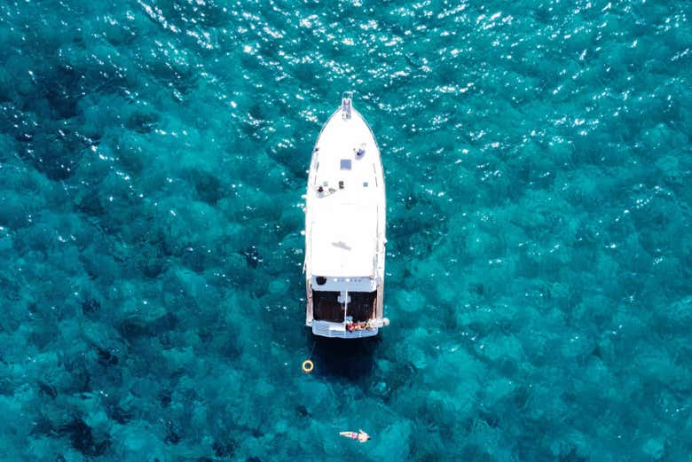 Vue aérienne du bateau pendant la traversée