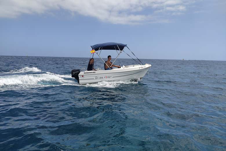 Travessia a bordo de um barco sem licença em Las Galletas