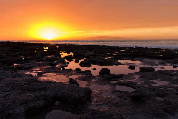 Paseo en lancha al atardecer desde Las Galletas