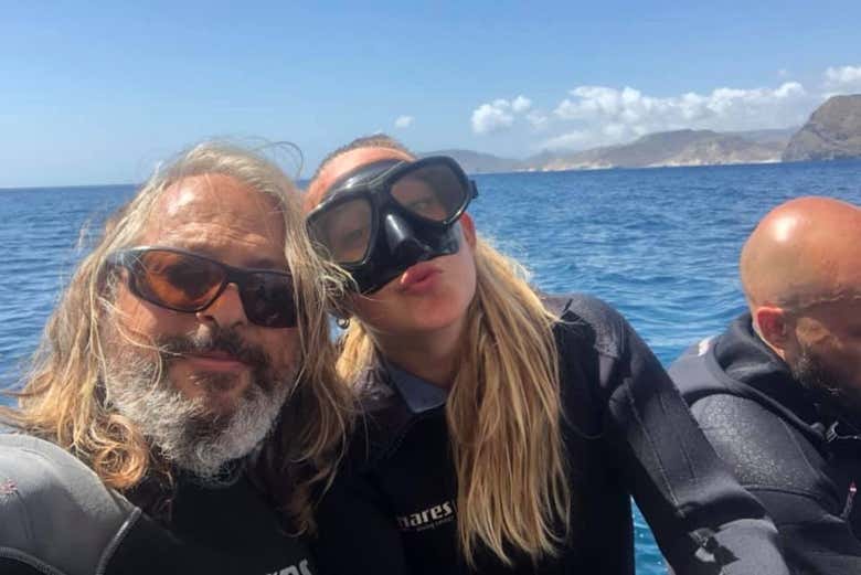 Disfrutando del bautismo de buceo en Las Negras