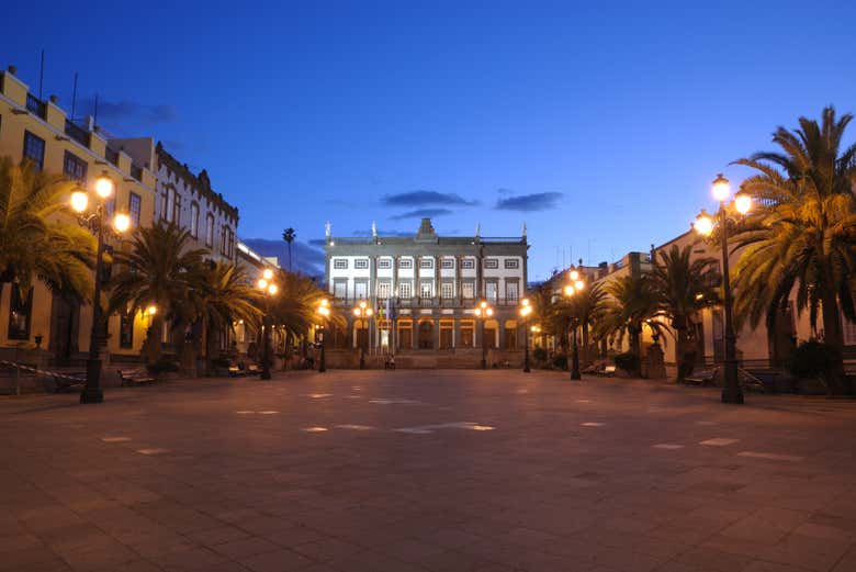 Ayuntamiento de Las Palmas de Gran Canaria al caer la noche