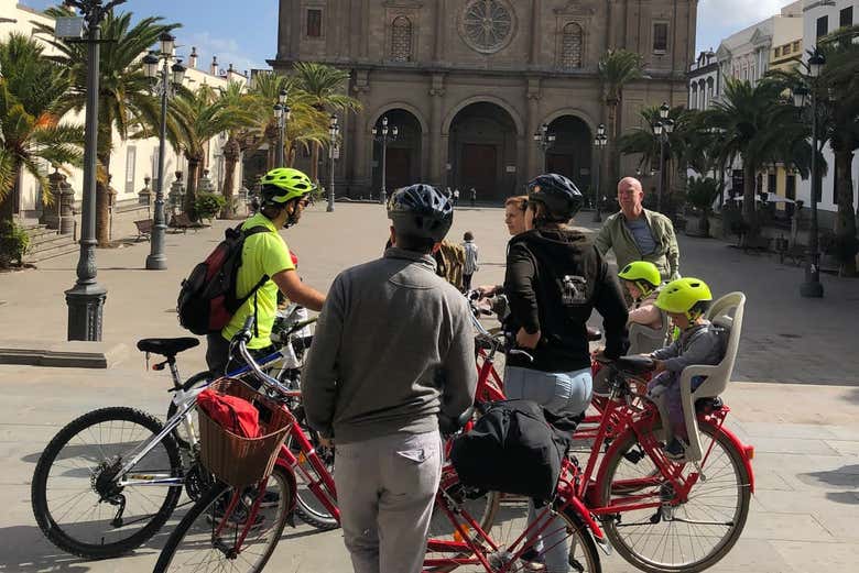 Contemplando a catedral de Santa Ana