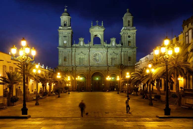 Catedral de Santa Ana al caer la noche