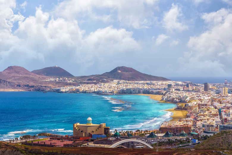 Você poderá apreciar a vista da praia a partir do barco