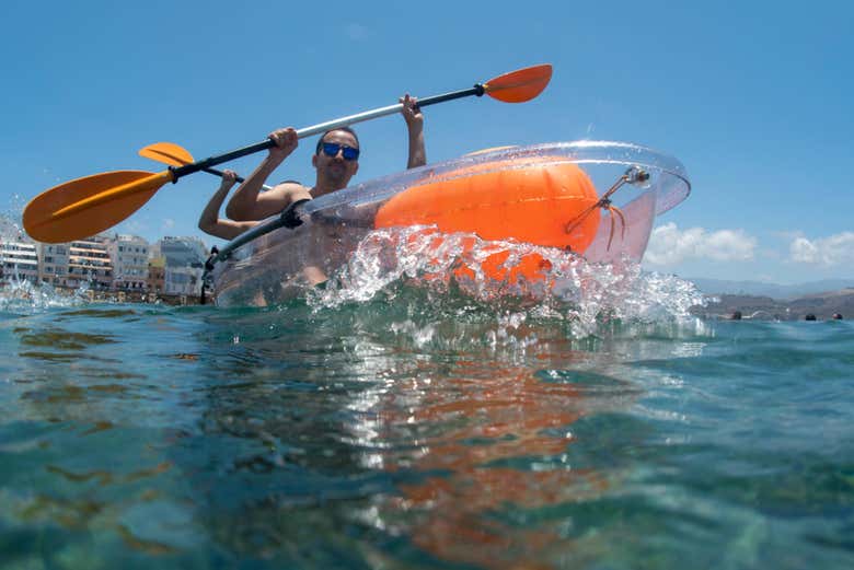 Remando en la playa de Las Canteras