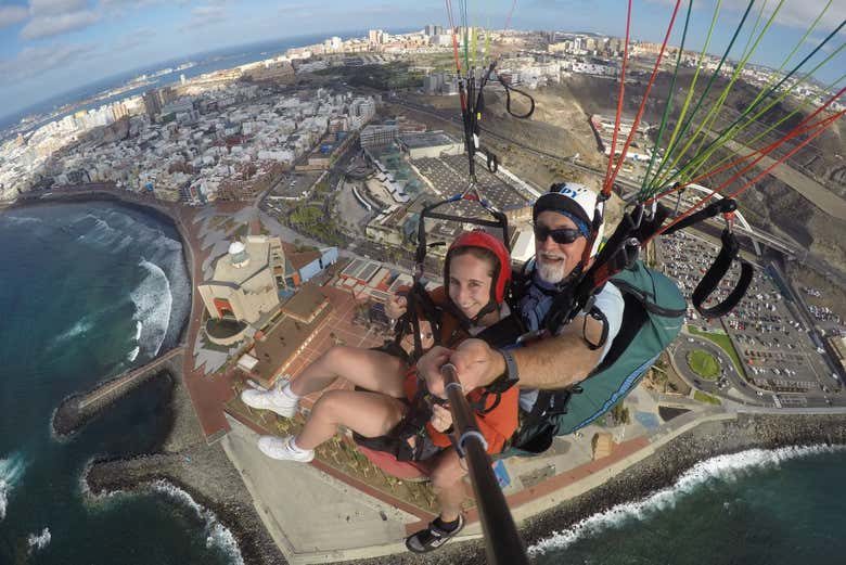 aterrizaje en la  plaza triangular frente del  Auditorio