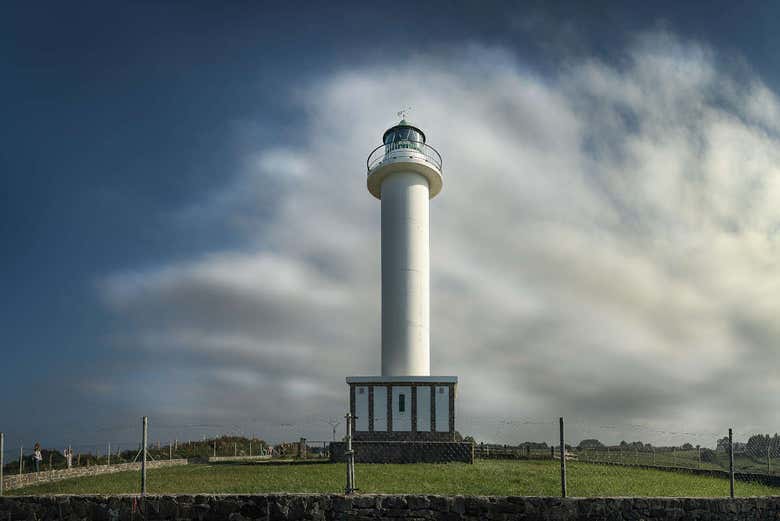 Visitando el faro de Lastres