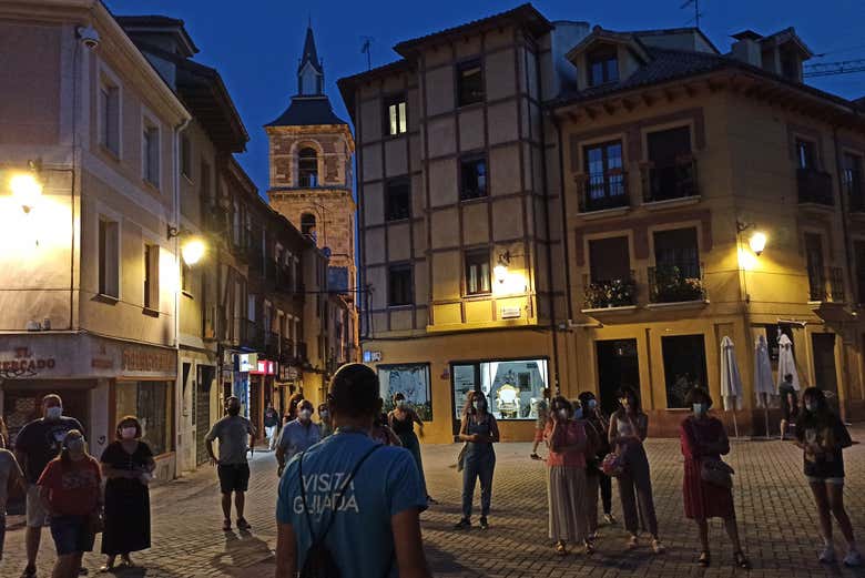 Recorriendo el barrio Húmedo de León al caer la noche