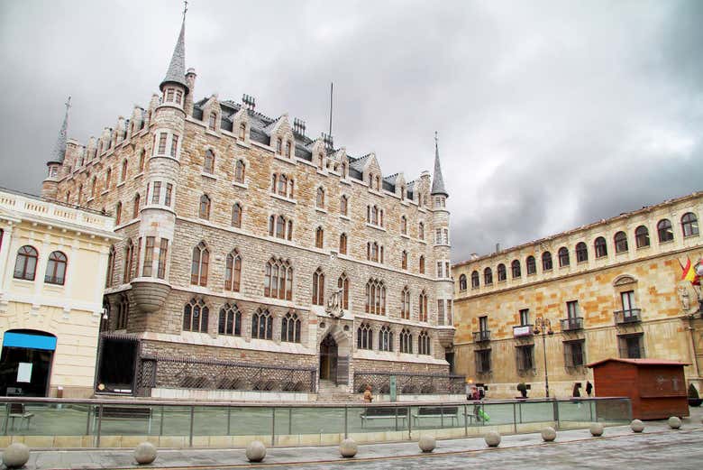 Casa Botines y Palacio de los Guzmanes