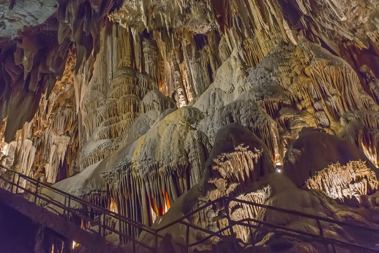 Paisajes geológicos de la Cueva de Valporquero