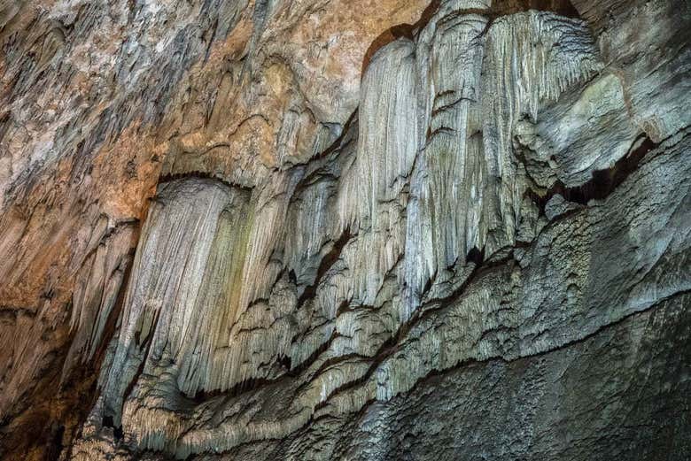 Estalactites da Cueva de Valporquero