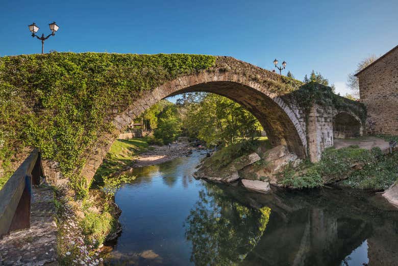 Puente sobre el río Miera