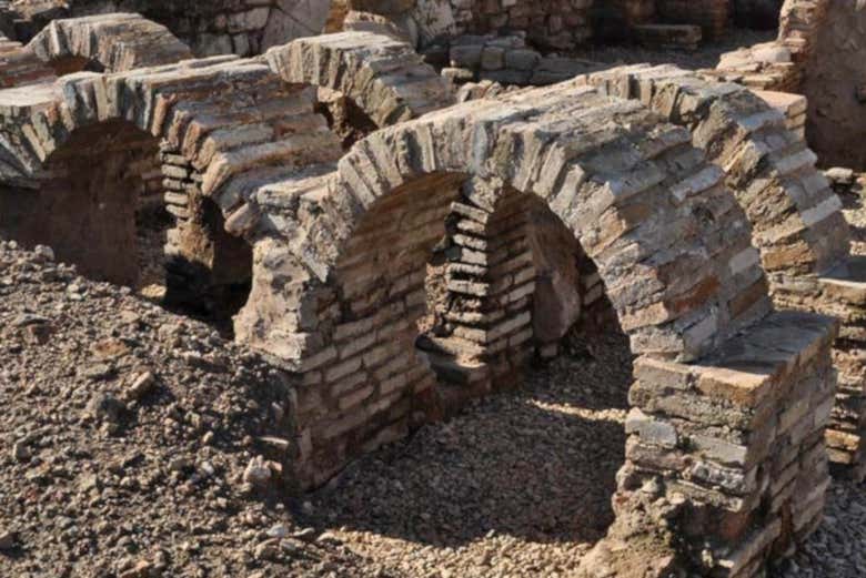 Arcos de las termas de Cástulo