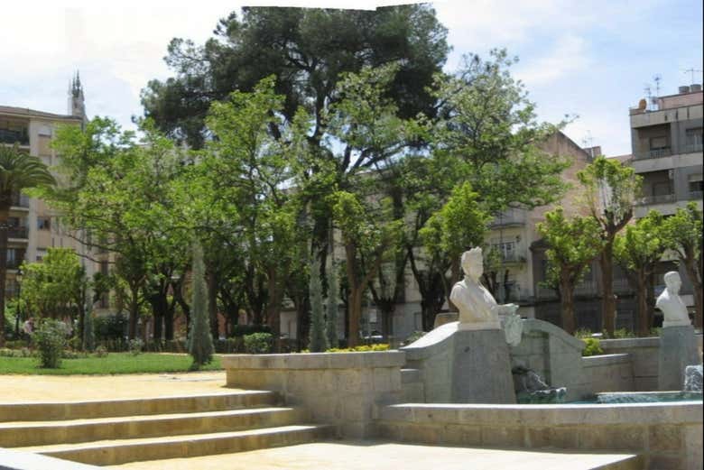 Os bustos nos jardins de Santa Margarita