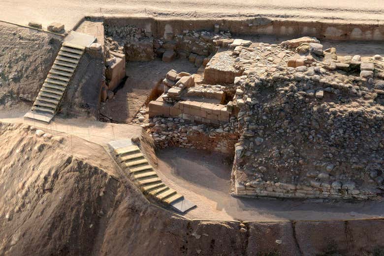 Muralla del yacimiento de Cástulo