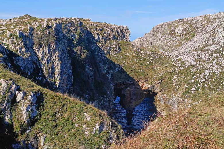 Acantilados junto a la playa 