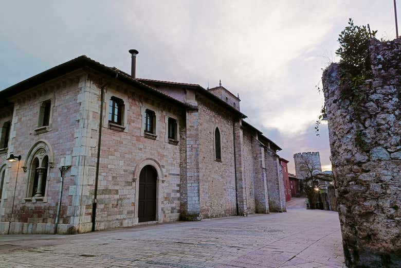 Recorriendo el casco histórico de Llanes